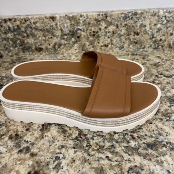 Tan See By Cole Platform Slide Sandal, size 8, Excellent Condition - Picture 6 of 7